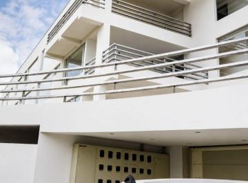 Departamento de 2 habitaciones, Quito · Cumbaya, Departamento Dos Dorm. 90 m² con Terraza Para Disfrutar de un Agradable Clima.