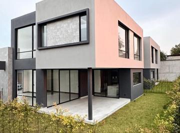 Casa · 253m² · 3 Habitaciones · 2 Estacionamientos · Casa de Estreno en Puembo Dentro de Urbanización