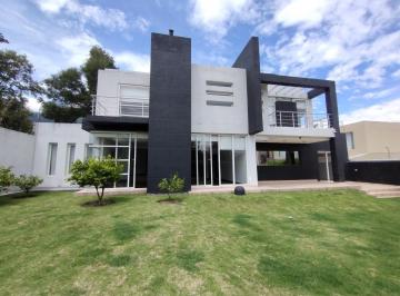 Casa · 366m² · 3 Habitaciones · 2 Estacionamientos · Renta Amplia Casa con Jardín - Lumbisí Cumbayá