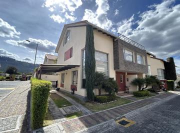 Casa · 222m² · 2 Estacionamientos · Venta Casa Esquinera de 4 Dorm. en Lumbisí