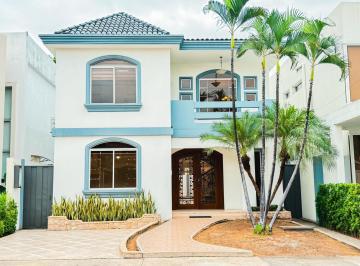 Casa · 230m² · Alquiler de Casa en Urb Santa Maria de Casa Grande - Piscina