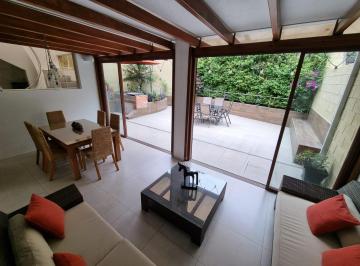 Casa · 250m² · 3 Habitaciones · 2 Estacionamientos · Venta Casa - 3 Dorm. - Estudio - Cumbaya