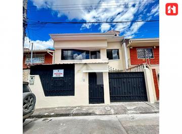 Casa de 6 habitaciones, Cuenca · Vendo Casa de 2 Departamentos en Cuenca – Sector Abelardo J Andrade (Cc4107)