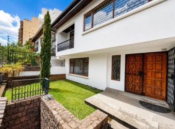 Casa de 4 habitaciones, Quito · Casa en Venta en Coruña y Whymper | 323 m² Construcción | 390 m² Terreno | 5 Parqueaderos
