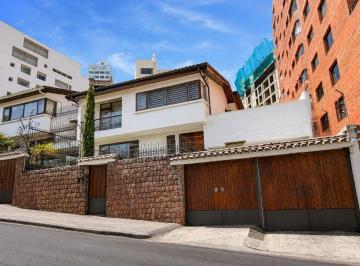 Casa de 4 habitaciones, Quito · Casa en Venta en Coruña y Whymper | 323 m² Construcción | 390 m² Terreno | 5 Parqueaderos
