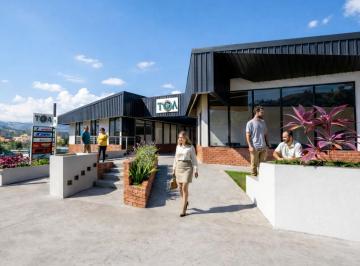 Local comercial · 31m² · 12 Estacionamientos · Plaza Toa: en Venta 6 Locales Modernos | Ubicación Estratégica de Alto Flujo Entre Conocoto y Quito.