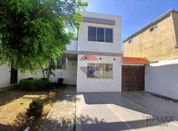 Casa · 130m² · 3 Habitaciones · 2 Estacionamientos · Alquiler Casa Urb. Brisas del Norte Vía a Salitre