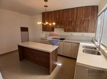 Casa · 130m² · 3 Habitaciones · 2 Estacionamientos · Alquiler Casa Urb. Brisas del Norte Vía a Salitre