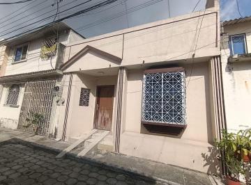 Casa de 3 habitaciones, Guayaquil · Casa de 2 Pisos de Venta en Mucho Lote 1, con Mejoras y Ampliaciones