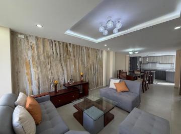 Casa · 126m² · 3 Habitaciones · 1 Estacionamiento · Casa de Venta en El Sur de Ambato