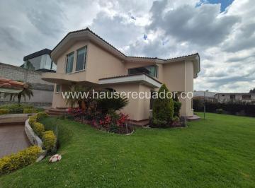 Casa · 945m² · 4 Habitaciones · 3 Estacionamientos · Exclusiva Propiedad con Cuatro Habitaciones y Amplias Áreas Sociales en La Armenia 2