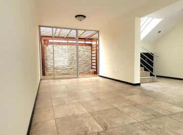 sala independiente con salida al patio pergolado · Casa en Venta Tumbaco con 4 Dorm.