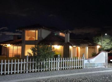 Quinta vacacional de 3 habitaciones, Quito · Quinta con Casa en Venta en Malchingui