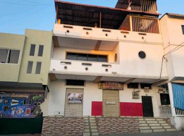 Casa · 200m² · 6 Habitaciones · 1 Estacionamiento · Vendo Edificio Comercial y Residencial Zona Centro Manta
