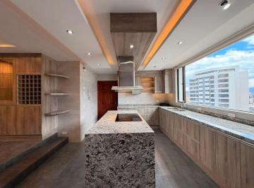 Departamento de 3 habitaciones, Quito · Amplio Departamento Remodelado de Renta Gonzalez Suarez