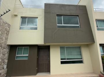 Casa de 3 habitaciones, Quito · Se Vende Amplia Casa en Pinar Alto