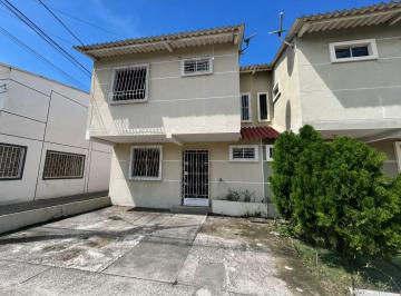 Casa · 90m² · 3 Habitaciones · 1 Estacionamiento · Casa en Venta Urb. San Gabriel, Duran Wyr