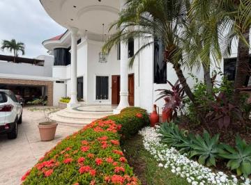 Casa en Venta de 7 habitaciones Samborondón · Casa en Venta Primeros Kms Vía Samborondón, Urbanización Rio Grande