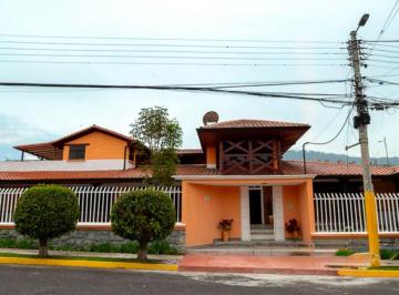 Casa de 5 habitaciones, Quito · Casa en Renta