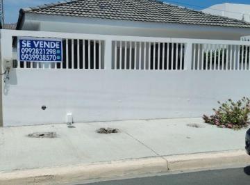 Casa de 3 habitaciones, Salinas · Vendo Amplia Casa Cercana Al Mar en Chipipe Salinas