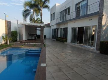Casa de 4 habitaciones, Guayaquil · Venta o Alquiler en Urb. Laguna del Sol Km 8 Samborondón