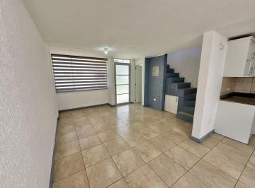 Casa de 3 habitaciones, Quito · Casa de 3 Pisos en Venta – Llano Grande / Calderón