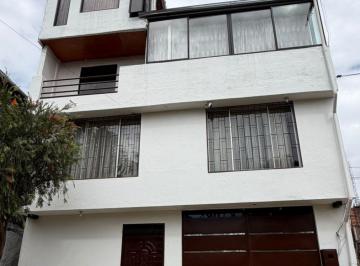 Casa de 5 habitaciones, Quito · Vendo Casa de 210 m² en 3 Pisos en Puembo 5 Dorm. Mangahuantag - Ciclovía, Derechos y Acciones (Fb)