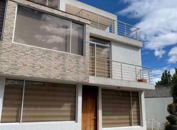 Casa de 5 habitaciones, Quito · Casa Esquinera en Renta Sector La Armenia