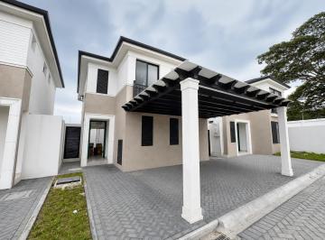 Casa de 3 habitaciones, Guayaquil · Casa en Alquiler en Guayaquil, Alba del Bosque, Vía a La Costa