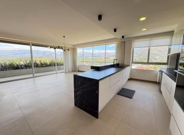 Bodega-Galpón · 305m² · 3 Habitaciones · 3 Estacionamientos · PH de Venta o Renta