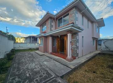 Casa de 3 habitaciones, Quito · ¡Hermosa Casa en Renta Dentro de La Urbanización San Francisco, Valle de Los Chillos!