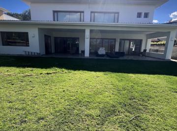 Casa · 760m² · 5 Habitaciones · 4 Estacionamientos · La Viña Se Renta Dentro de Urbanización Hermosa Casa, 5 Dorm. (Cr)