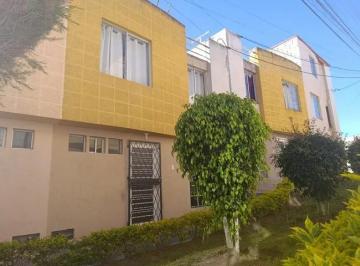 Casa de 2 habitaciones, Quito · Casa en Venta Mitad del Mundo