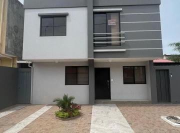 Casa · 166m² · 4 Habitaciones · 3 Estacionamientos · Venta de Casa Precio Rebajado Oportunidad Casa Esquinera Más Suite Completa. $ Valor Fijo