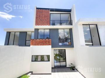 Casa · 104m² · 2 Estacionamientos · Venta de Casa en Conocoto Inmediata Salida a La Antigua Vía - Aplica Crédito Miti Miti o Vip