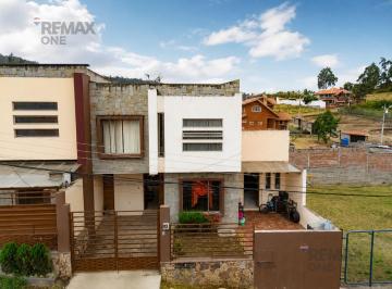Casa · 154m² · 3 Habitaciones · 1 Estacionamiento · Casa en Venta en Charasol Azogues