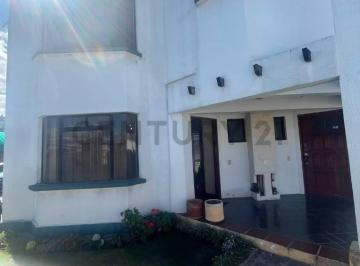 Casa · 157m² · 3 Habitaciones · 1 Estacionamiento · Casa Estilo Rústico en Venta – Sector La Kennedy