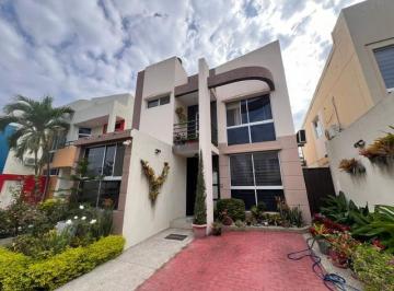 Casa · 137m² · 5 Habitaciones · 1 Estacionamiento · Casa en Venta Belo Horizonte (Macris)