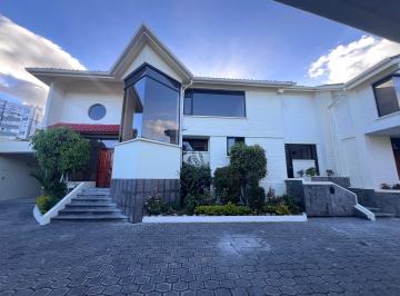 Casa de 4 habitaciones, Quito · Amplia Casa en Renta en Conjunto Privado con Seguridad