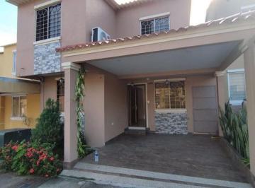 Casa de 3 habitaciones, Daule · Casa Remodelada en Venta - Villas del Rey