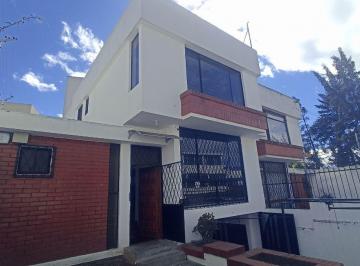 Casa de 3 habitaciones, Quito · Casa en Venta Sector Rumipamba