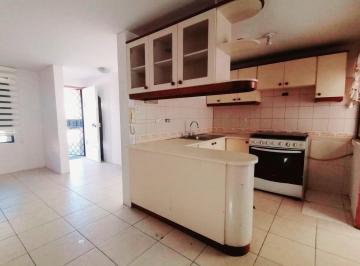 Casa · 91m² · 3 Habitaciones · 2 Estacionamientos · Venta Casa 3 Dorm., Sector Mitad del Mundo