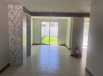 Casa · 89m² · 3 Habitaciones · 1 Estacionamiento · Venta Casa Amplia 3 Dorm., Sector Pomasqui