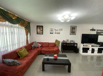 Casa · 243m² · 4 Habitaciones · 2 Estacionamientos · Venta Casa 4 Dorm. con Estudio y Terrazas - Sector Conocoto - Quito
