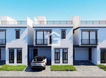 Casa de 3 habitaciones, Machala · Casa en Venta en Urbanización Miracielo, Machala – Modelo Lore