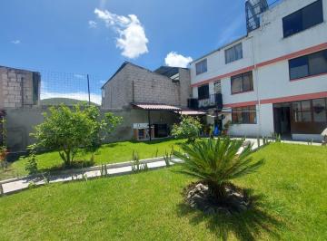 Casa · 280m² · 14 Habitaciones · 1 Estacionamiento · Casa Rentera en Venta Sector Mitad del Mundo