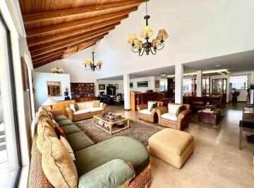 Departamento · 300m² · 2 Habitaciones · 4 Estacionamientos · Mv - Sector Tumbaco, en Venta de Oportunidad por Viaje, Dpto 2d 300,85 m², Una Sola Planta