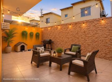 Casa · 120m² · 3 Habitaciones · 2 Estacionamientos · Casa en Alquiler de 3 Dorm. con Patio Grande Pet Friendly en Compostela Vía Salitre E. I