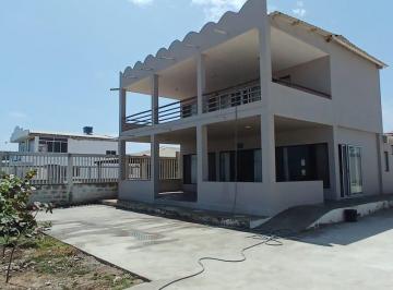 Casa · 145m² · 3 Habitaciones · 4 Estacionamientos · Casa en Venta Al Pie de La Playa