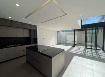 Casa · 221m² · 3 Habitaciones · 2 Estacionamientos · Casa - La Primavera